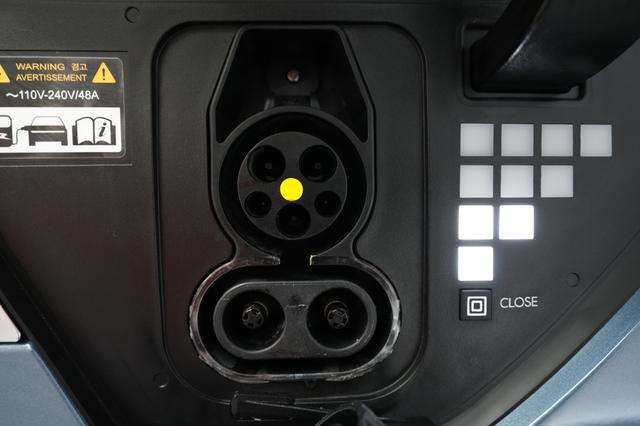 2023 Hyundai IONIQ 5 — photo 8 of 20