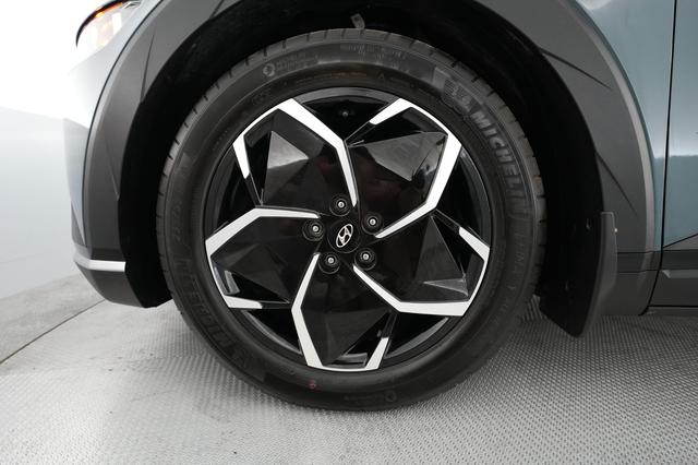 2023 Hyundai IONIQ 5 — photo 7 of 24