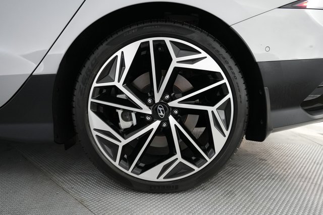 2023 Hyundai Ioniq 6 — photo 15 of 21