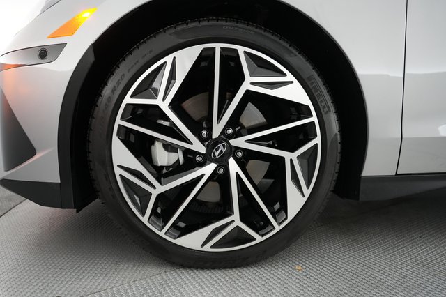 2023 Hyundai Ioniq 6 — photo 16 of 21