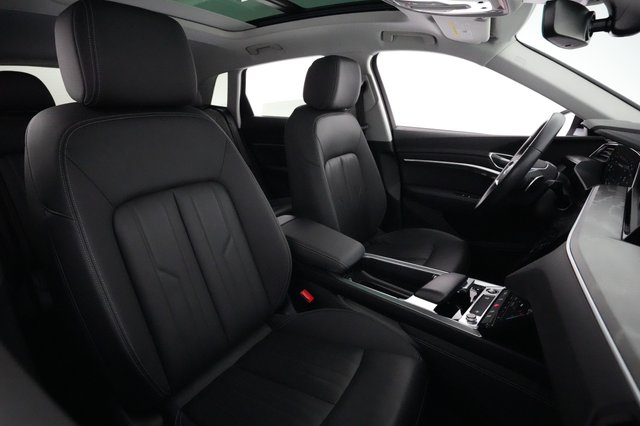 2023 Audi e-tron — photo 18 of 23