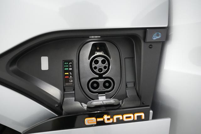 2023 Audi e-tron — photo 8 of 23