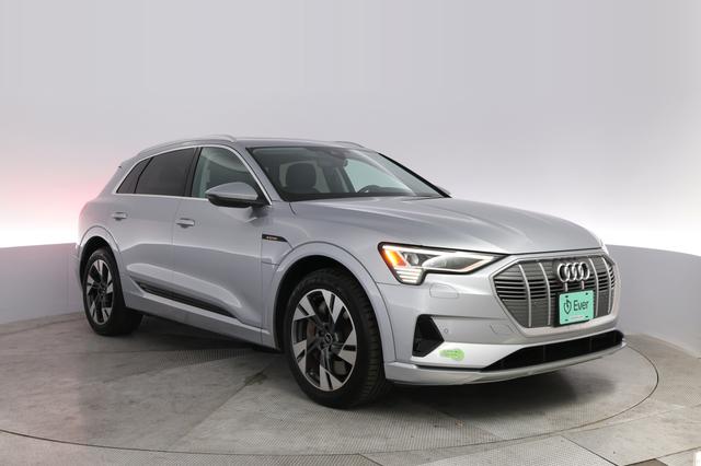2023 Audi e-tron — photo 10 of 23
