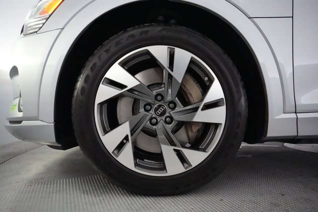 2023 Audi e-tron — photo 15 of 23