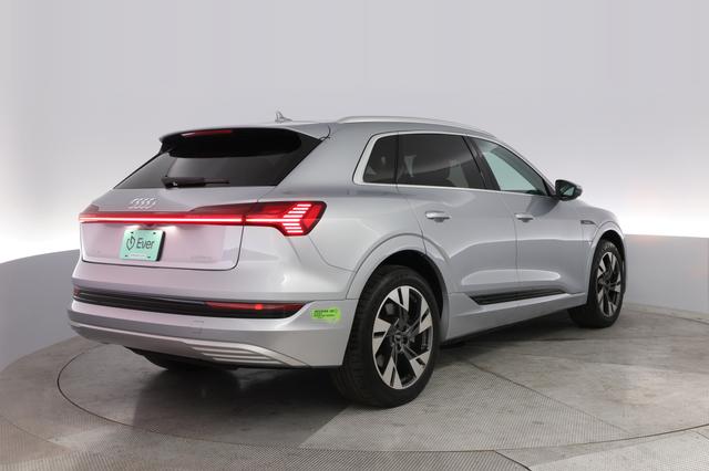 2023 Audi e-tron — photo 2 of 23