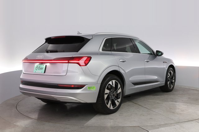 2023 Audi e-tron — photo 2 of 23