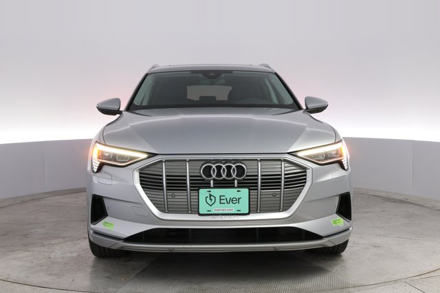2023 Audi e-tron — photo 9 of 23