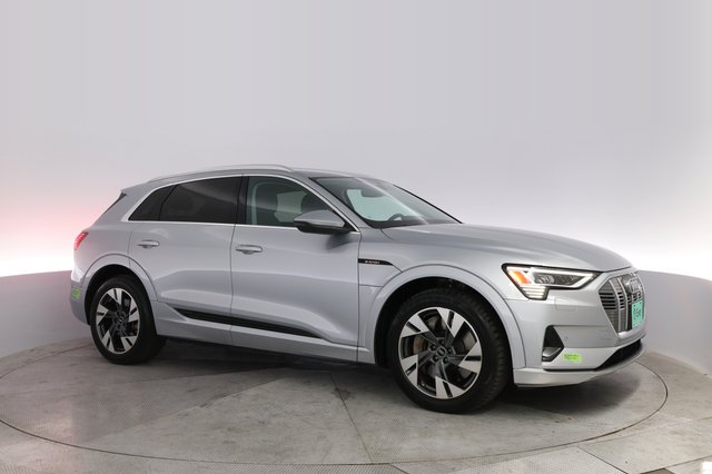 2023 Audi e-tron — photo 11 of 23