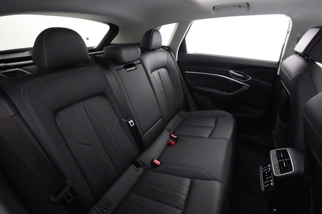 2023 Audi e-tron — photo 4 of 23