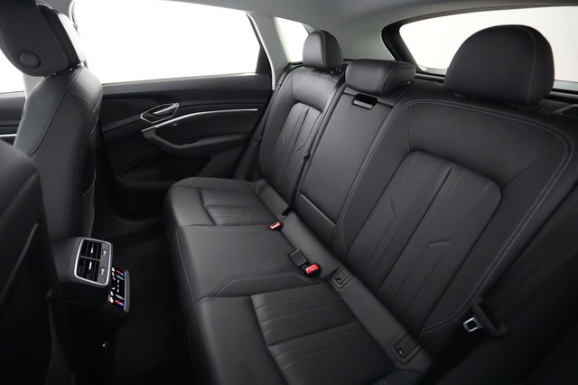 2023 Audi e-tron — photo 19 of 23