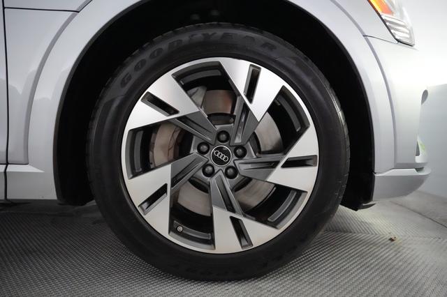2023 Audi e-tron — photo 7 of 23