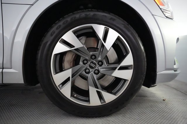 2023 Audi e-tron — photo 7 of 23