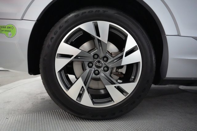 2023 Audi e-tron — photo 17 of 23