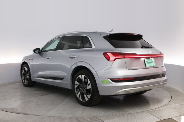 2023 Audi e-tron — photo 13 of 23