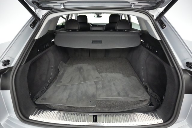 2023 Audi e-tron — photo 6 of 23