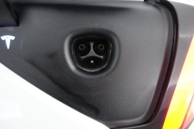 2021 Tesla Model Y — photo 8 of 24