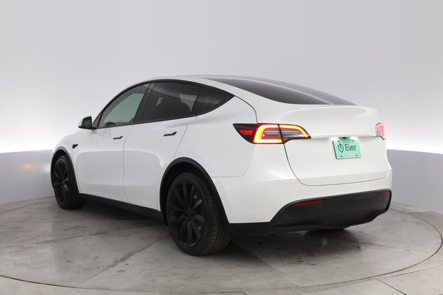 2021 Tesla Model Y — photo 13 of 24