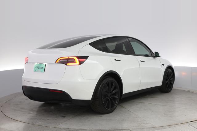 2021 Tesla Model Y — photo 2 of 24
