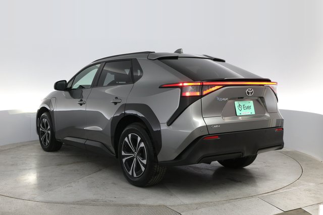 2024 Toyota bZ4X — photo 13 of 21