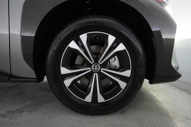 2024 Toyota bZ4X — photo 7 of 21