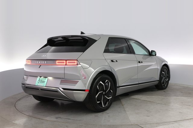 2024 Hyundai IONIQ 5 — photo 2 of 20