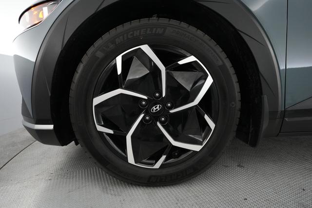 2023 Hyundai IONIQ 5 — photo 7 of 24