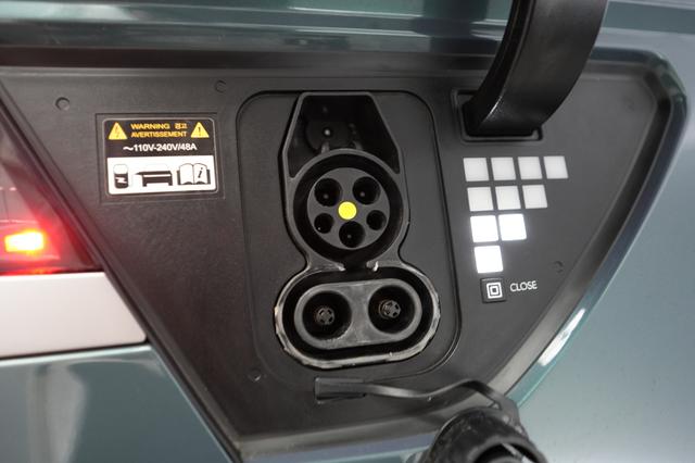 2023 Hyundai IONIQ 5 — photo 8 of 24