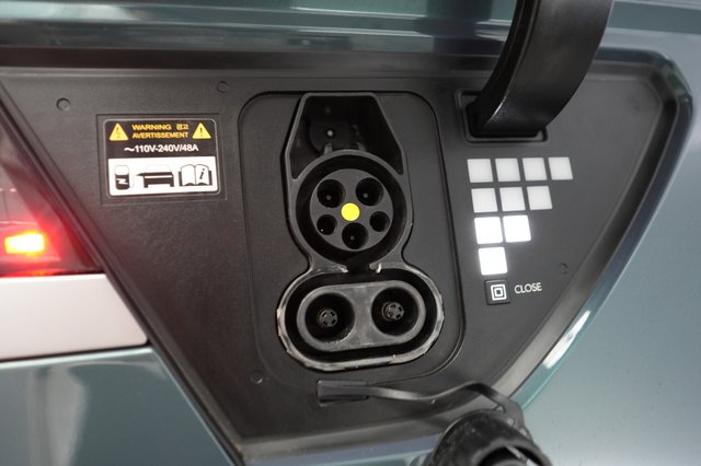 2023 Hyundai IONIQ 5 — photo 8 of 24