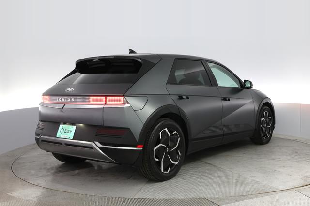 2022 Hyundai IONIQ 5 — photo 2 of 22