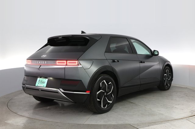 2022 Hyundai IONIQ 5 — photo 2 of 22