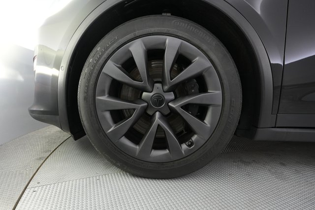 2022 Tesla Model X — photo 7 of 24