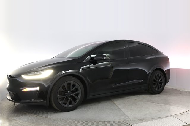 2022 Tesla Model X — photo 14 of 24
