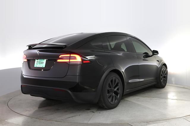 2022 Tesla Model X — photo 2 of 24