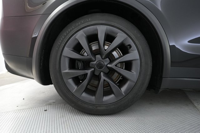 2022 Tesla Model X — photo 16 of 24