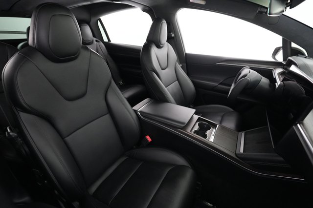 2022 Tesla Model X — photo 18 of 24