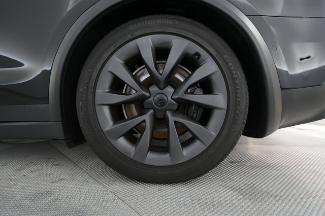 2022 Tesla Model X — photo 17 of 24