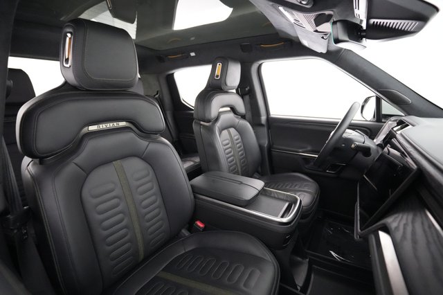 2022 Rivian R1T — photo 3 of 21