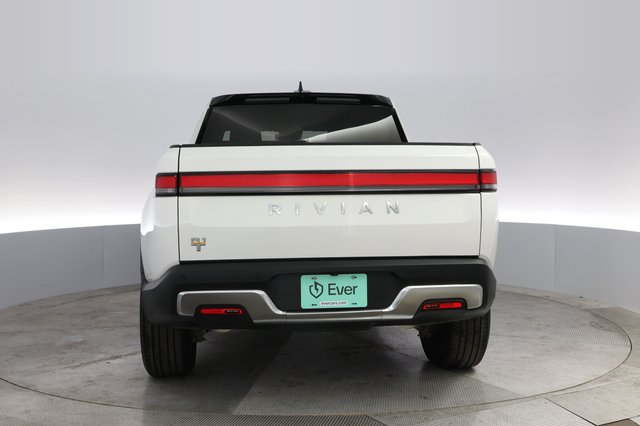 2022 Rivian R1T — photo 12 of 21
