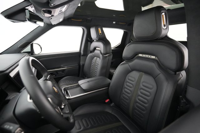 2022 Rivian R1T — photo 18 of 21