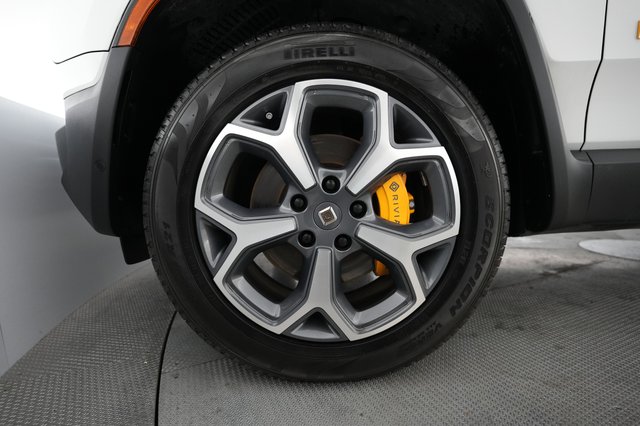 2022 Rivian R1T — photo 7 of 21