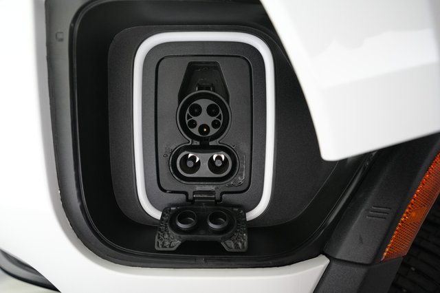 2022 Rivian R1T — photo 8 of 21