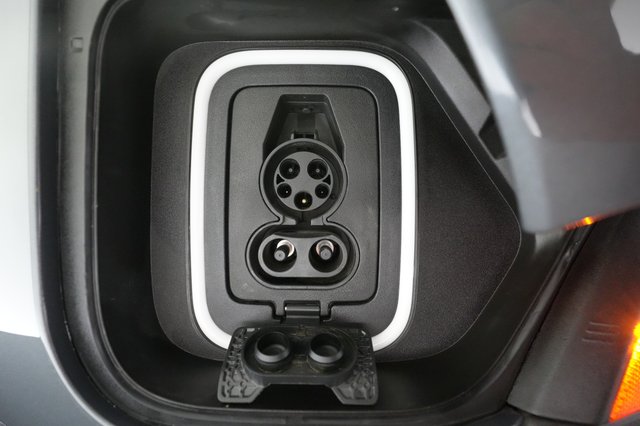 2023 Rivian R1T — photo 8 of 21
