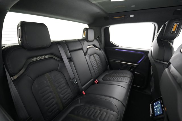 2023 Rivian R1T — photo 4 of 21