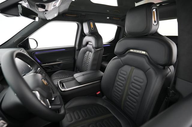 2023 Rivian R1T — photo 3 of 21