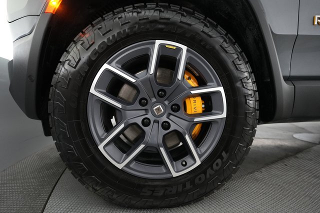2023 Rivian R1T — photo 17 of 21