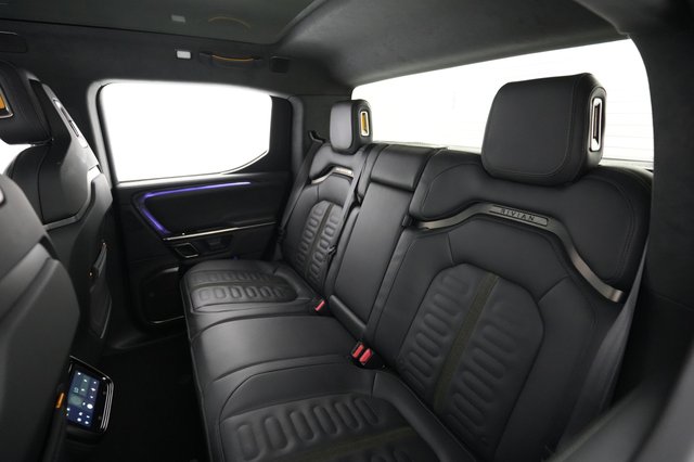 2023 Rivian R1T — photo 18 of 21