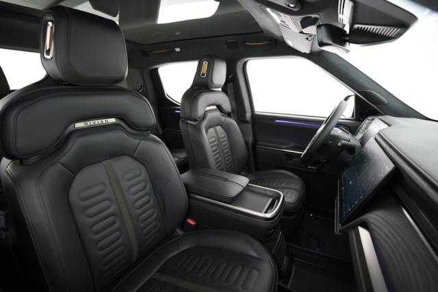 2023 Rivian R1T — photo 5 of 21