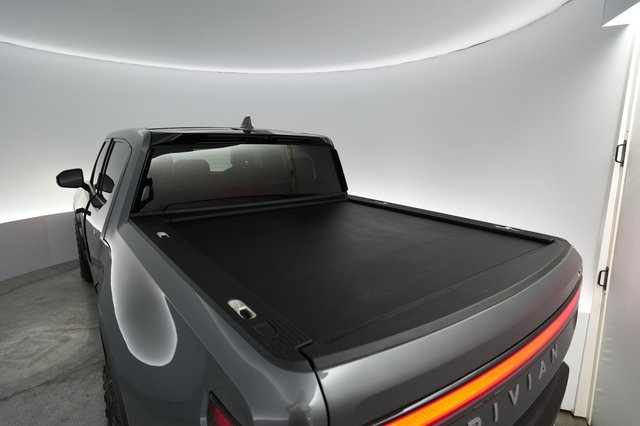 2023 Rivian R1T — photo 6 of 21