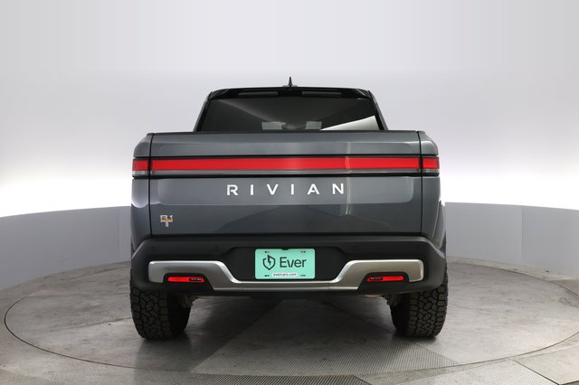 2023 Rivian R1T — photo 12 of 21