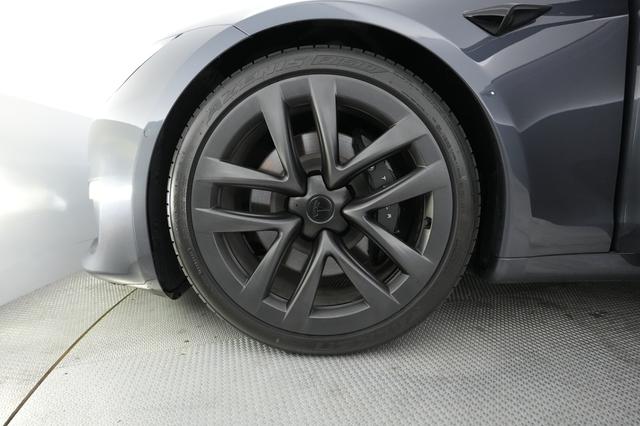 2023 Tesla Model S — photo 7 of 22
